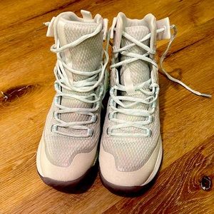 Under Armour athletic shoe 8.5W